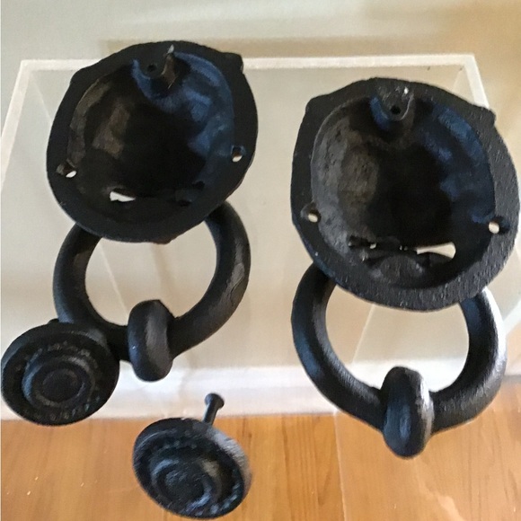 Black Cast Iron Lion Set of 2 Door Knockers with hardware - Picture 5 of 16